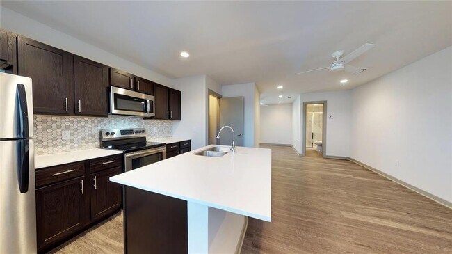 Foto del edificio - 6304 Prospect Ave