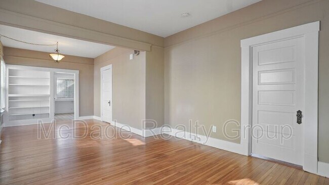 Building Photo - 4047 Brant St