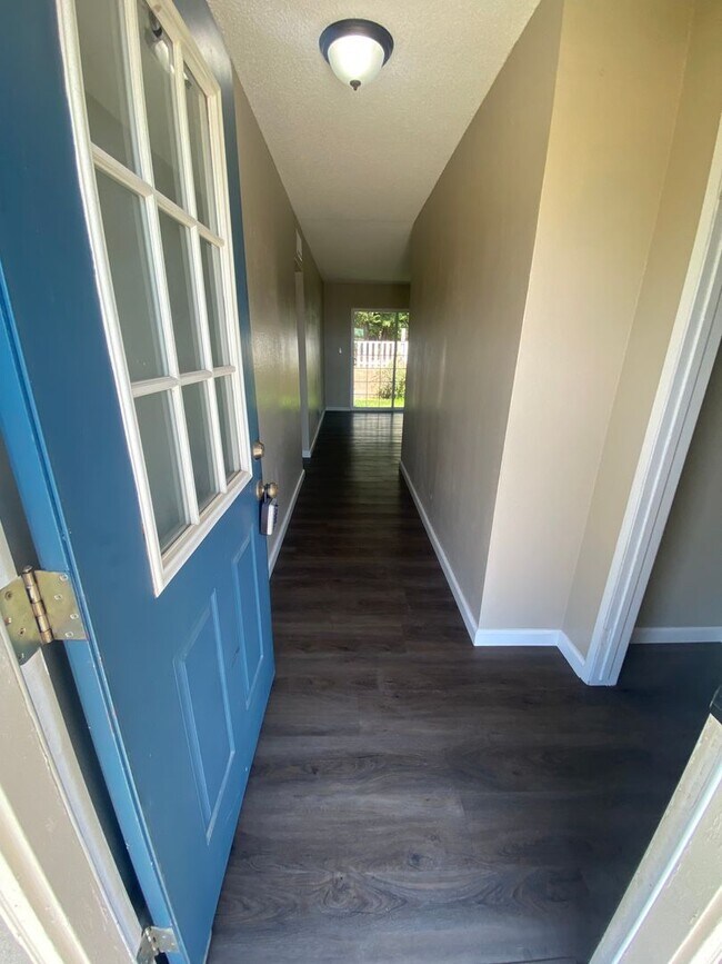 Foto del edificio - Updated Single Story Home Located in Orcutt with easy access to VSFB/Highway 135