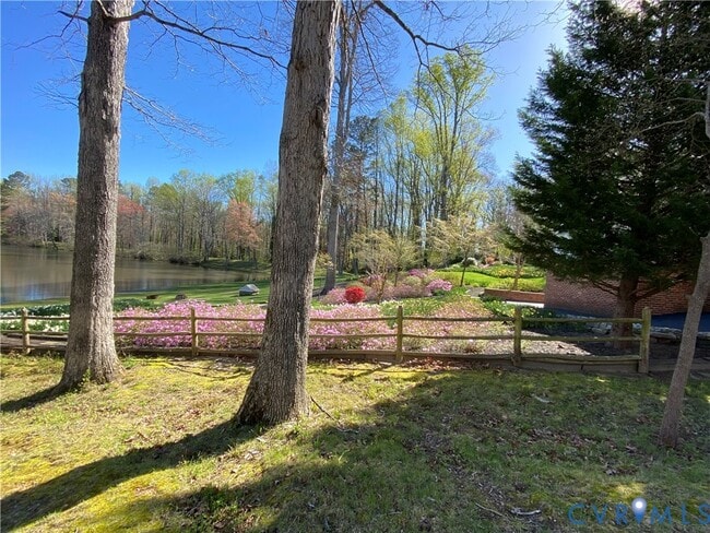 Foto del edificio - 7622 Yarmouth Dr