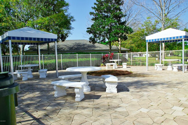 Building Photo - 209 Brasswood Ct
