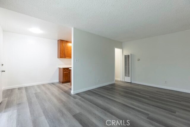Primary Photo - 5476 Linden Ave