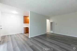 Building Photo - 5476 Linden Ave