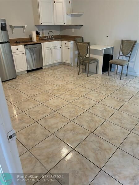 Foto del edificio - 1443 NE 56th St