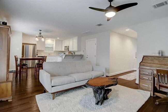 Foto del edificio - 827 E 36th St