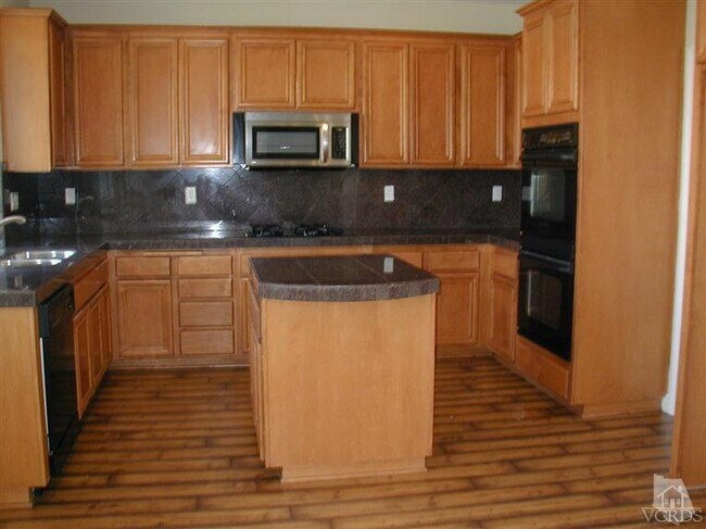 Building Photo - 2029 Roadrunner Ave