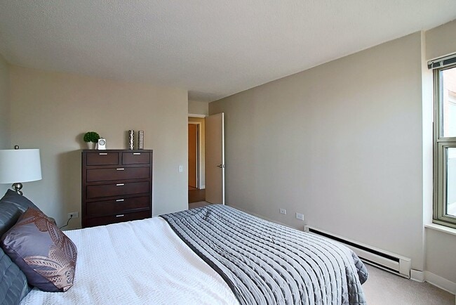 Building Photo - 32 E Pearson St