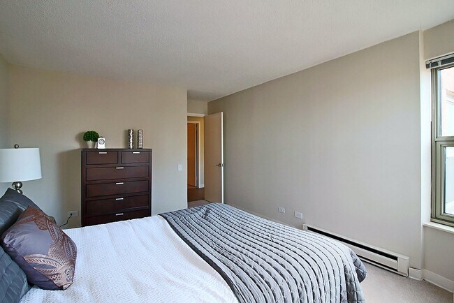 Foto del edificio - 32 E Pearson St