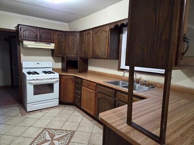 Building Photo - 4006 N Bryant Ave