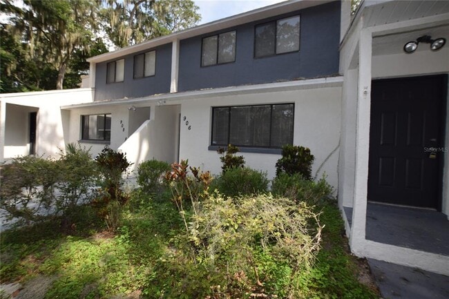 Building Photo - 906 Sumter St