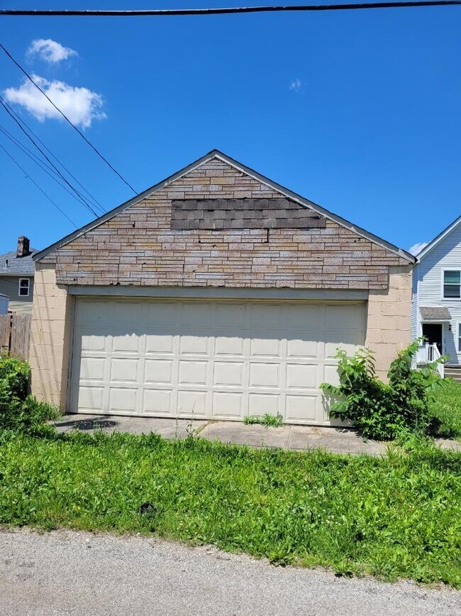 Building Photo - 165 E Innis Ave