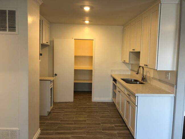 Foto del edificio - 3923 Stevely Ave