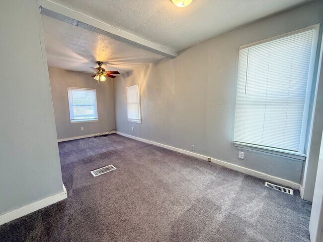 Foto del edificio - Freshly Updated 2 Bed Home with Extra Storage