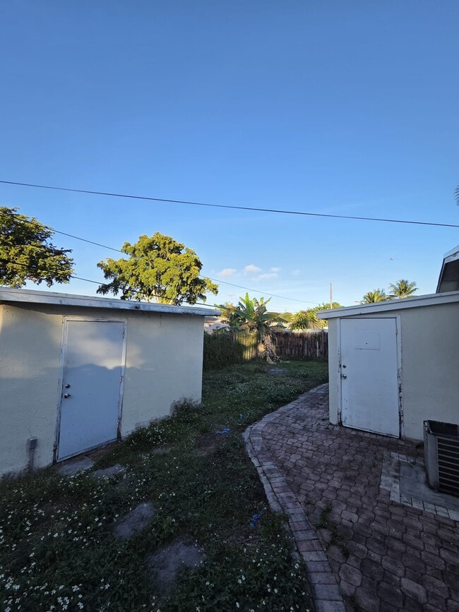 Foto del edificio - 5751 SW 37th St