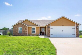 Building Photo - 206 Kelly Ln