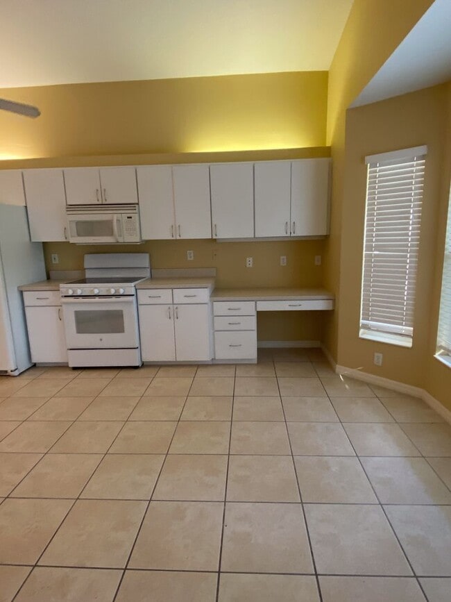 Building Photo - 2509 6th Ct E