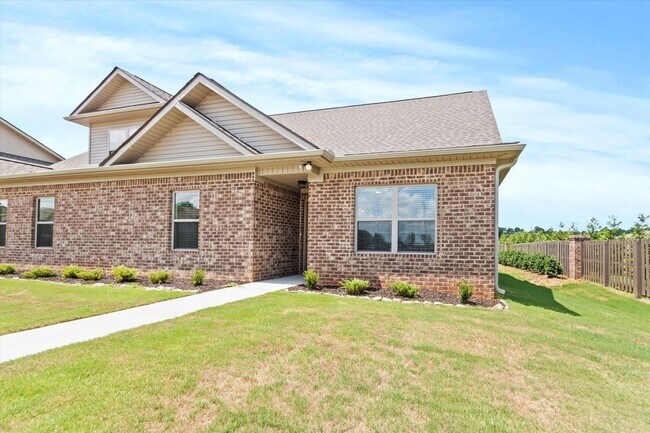 Foto del edificio - "Brand-New Townhome Awaits!"