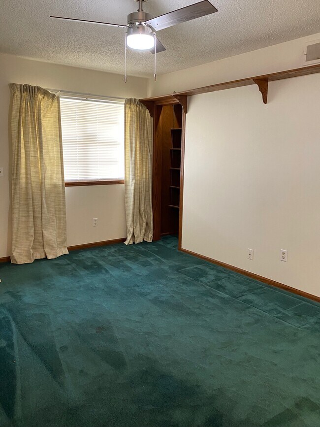 Building Photo - 3332 SW 51st St
