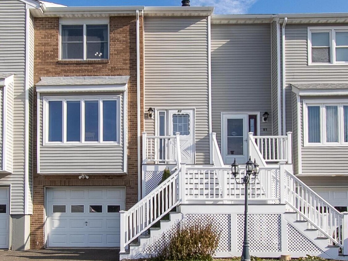 Foto principal - 83 Carriage Dr