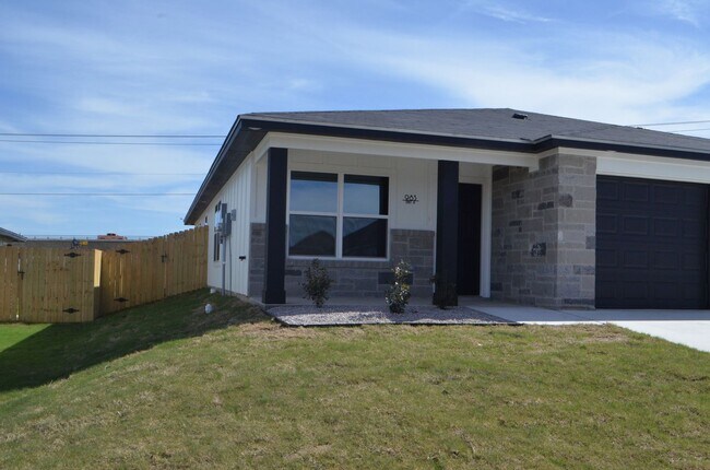 Foto del edificio - 983 Cline Dr