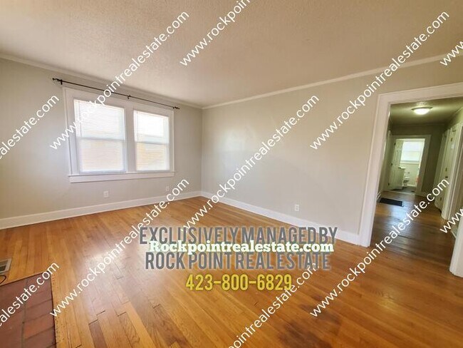 Building Photo - 408 S Howell Ave