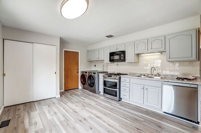 Building Photo - 4354 Meadowcroft Rd