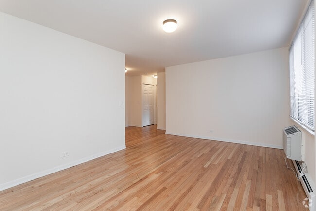 Interior Photo - 424 W. Oakdale