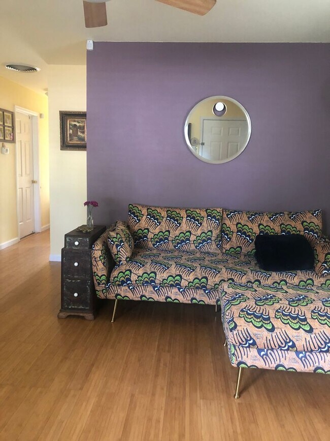 Foto del edificio - CHARMING 2 BED/1 BATH COZY COTTAGE LOCATED...