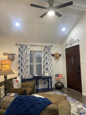 Building Photo - 520 W Bluff St