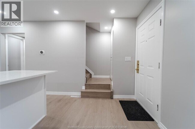 Building Photo - 5414 Lassaline Ave