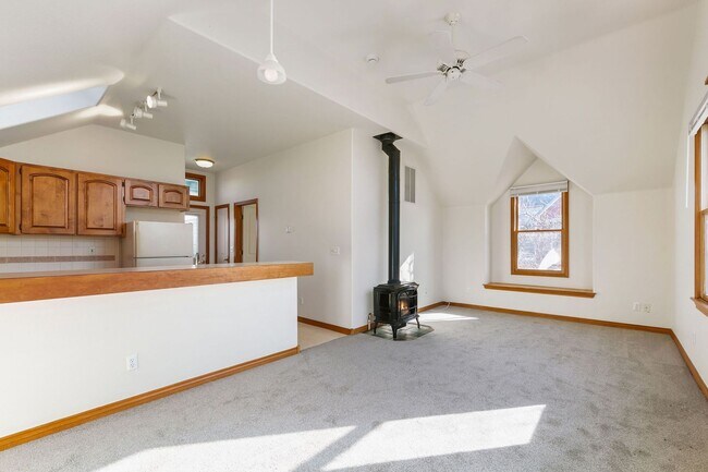 Foto del edificio - 1 bedroom, 1 bathroom apartment.
