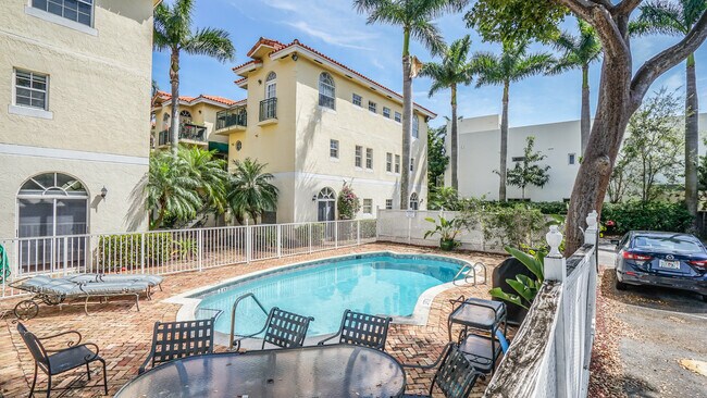 Foto del edificio - 3356 Bird Ave