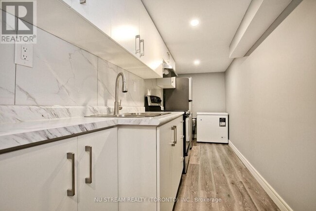 Building Photo - 261 Doubtfire Crescent