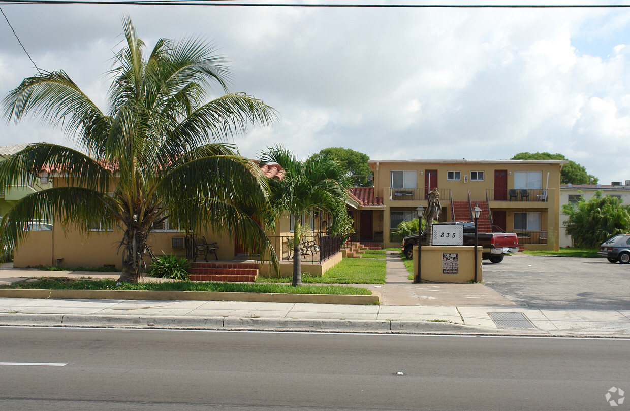 Primary Photo - 835 SW 7th St