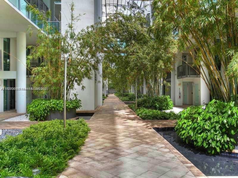 Foto principal - 6000 Collins Ave