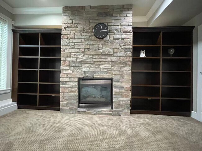 Photo du bâtiment - 16331-16325 25 Ave