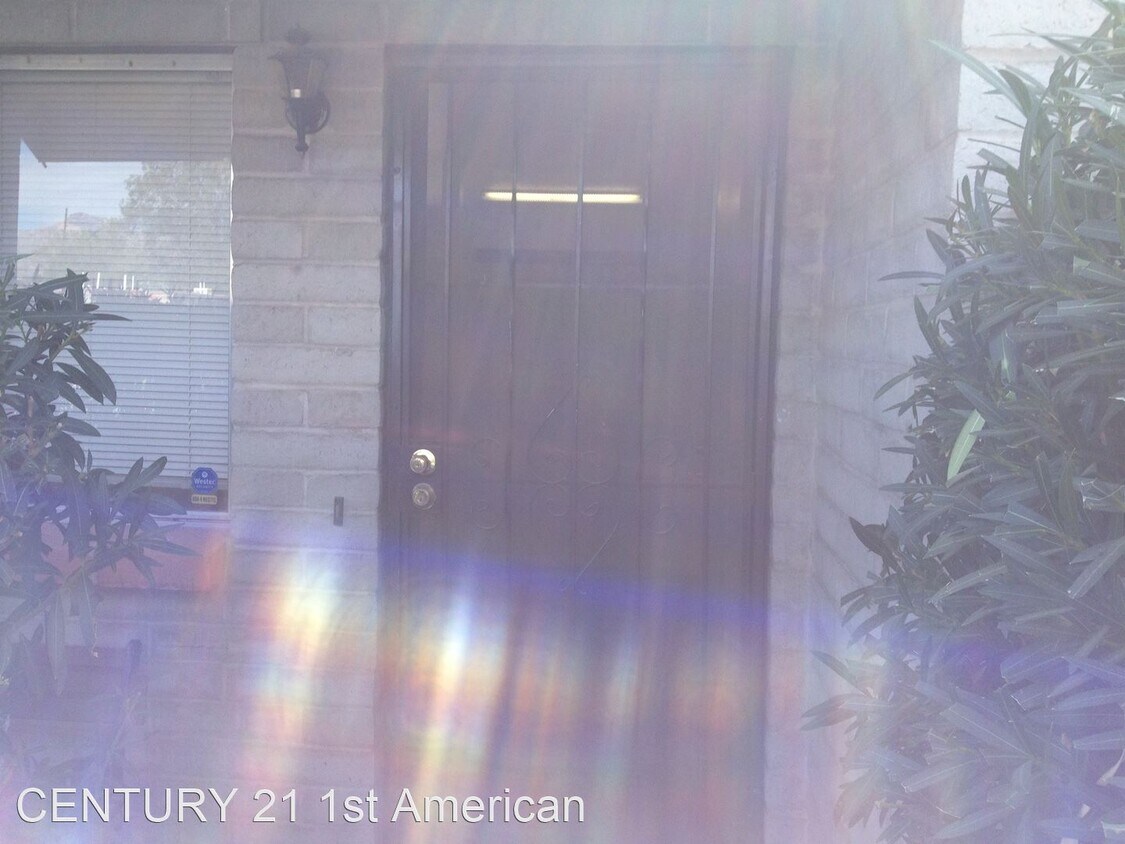 Primary Photo - 2 br, 1 bath House - 211 W. Roger Road No 17