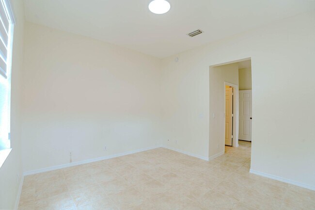 Foto del edificio - 5733 NW 119th Dr