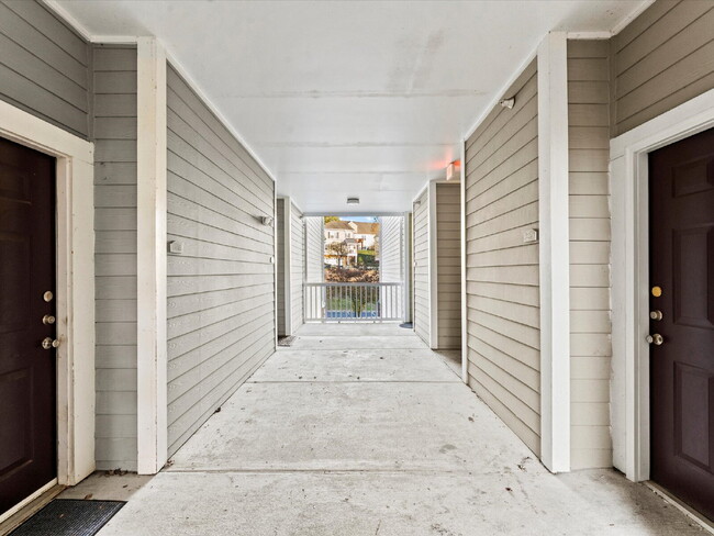 Building Photo - 704 Bristol Village Dr