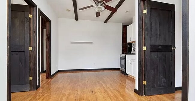 Foto del edificio - 443 E 12th St