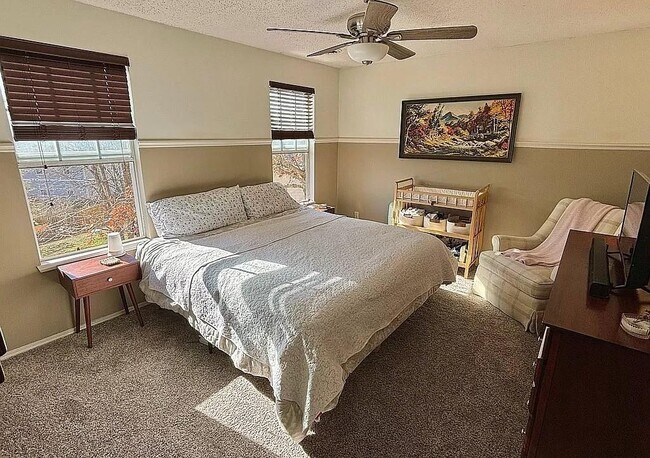 Foto del edificio - 154 Brook Ct