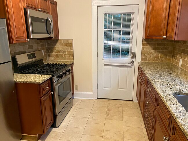 Building Photo - 802 Delta Ave