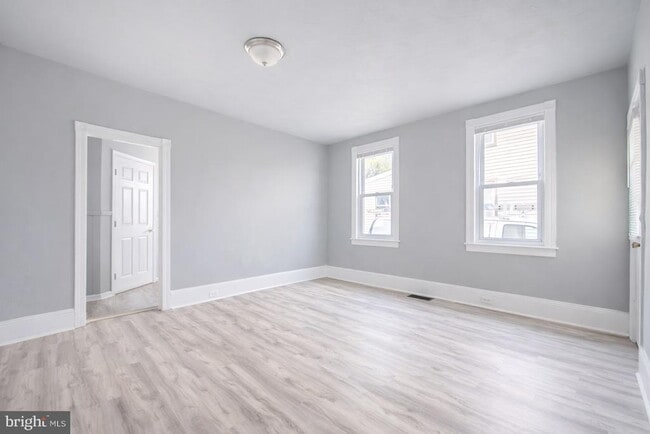 Building Photo - 424 Kossuth St