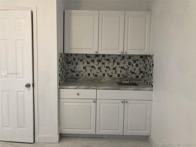 Foto del edificio - 2690 SW 24th Terrace