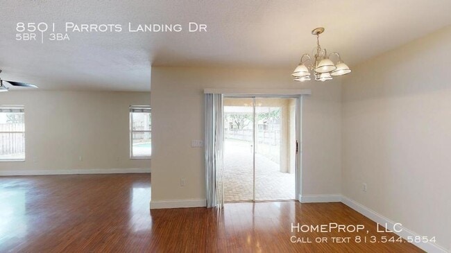 Building Photo - 8501 Parrots Landing Dr, Tampa, FL 33647