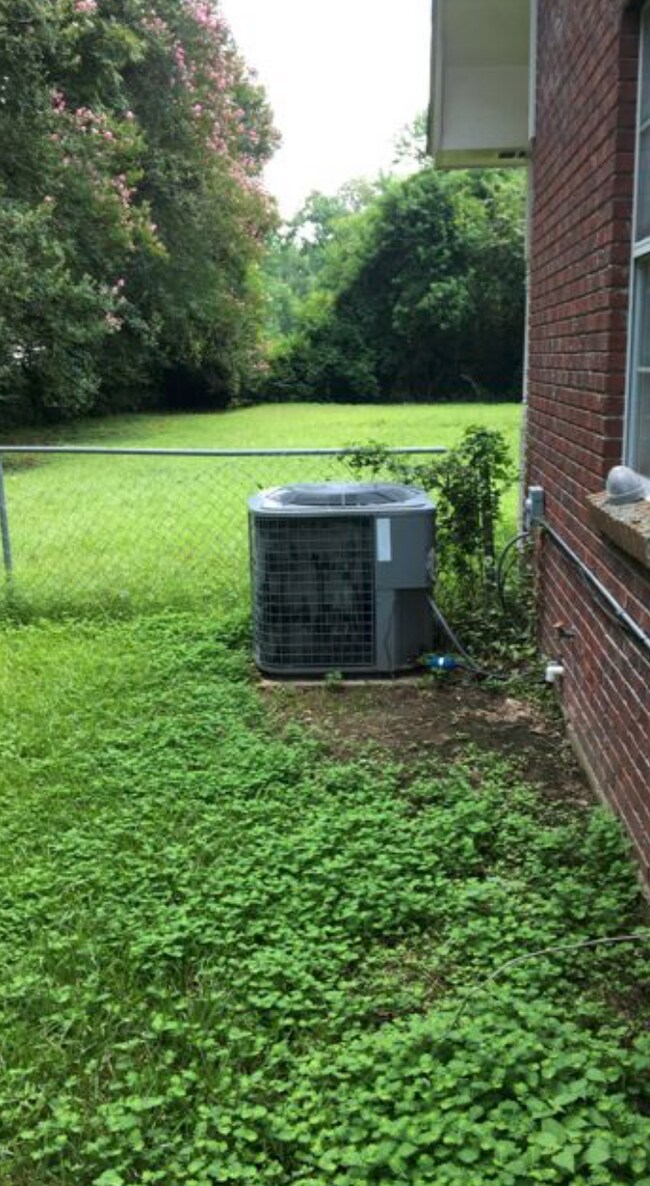 Foto del edificio - 1800 N McGuire Ave