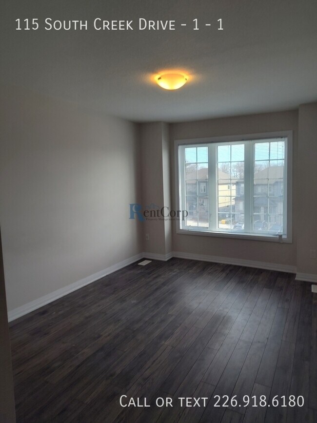 Building Photo - 115 S Creek Dr