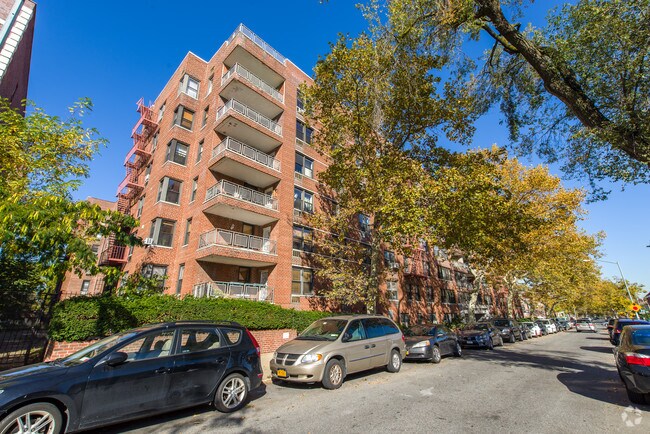 Building Photo - Oakwood