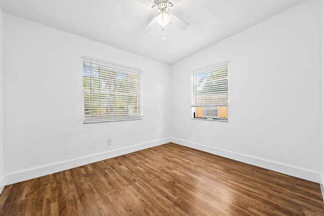 Foto del edificio - 130 Plum Tree Dr