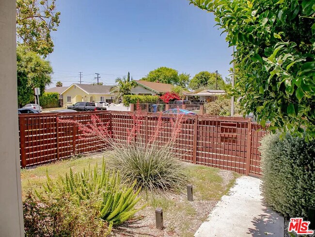 Building Photo - 3744 3rd Ave